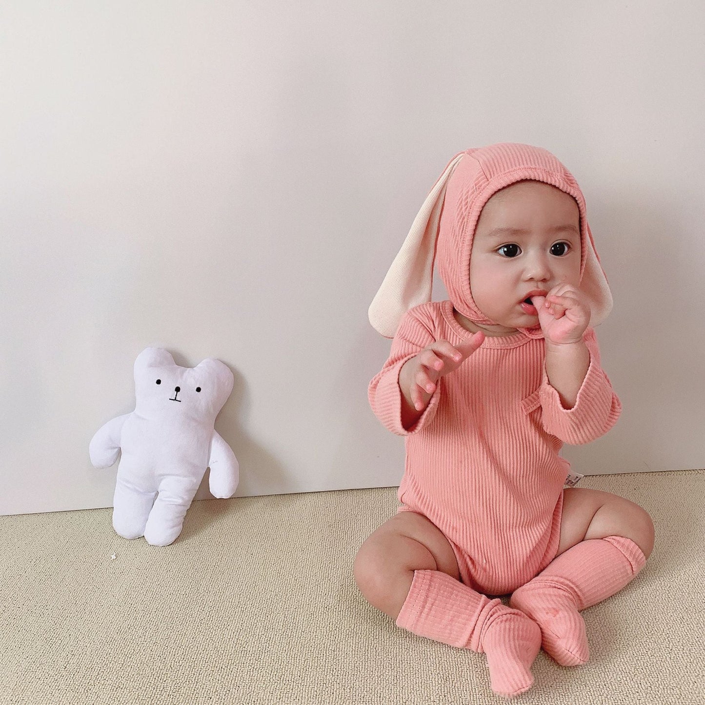 3 Pieces Set Baby Unisex Solid Color Muslin&Ribbed Rompers And Socks And Hats Wholesale 22053104