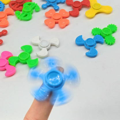 Wholesale of 4cm Plastic Mini Finger Top Toys for Children